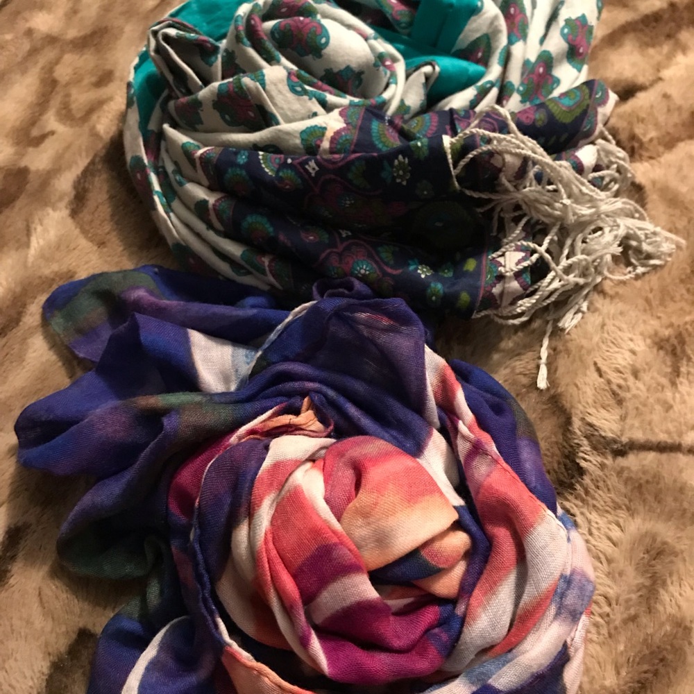 (bundle 2/$25) Assorted scarves inc. infinity